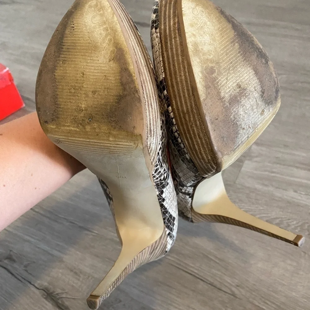 Guess heels snakeskin